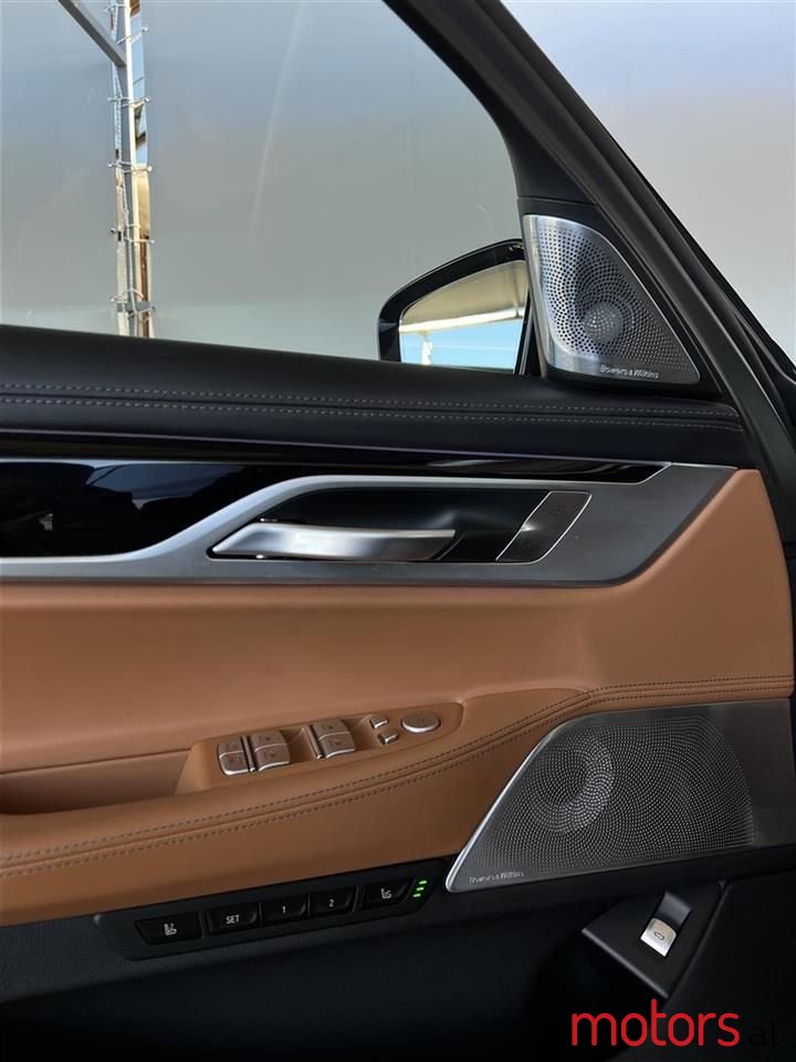 2020' BMW 750 photo #5