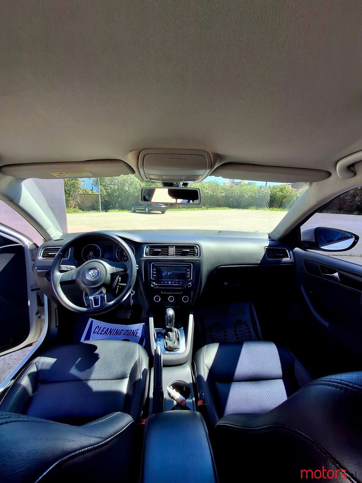 2012' Volkswagen Jetta photo #3