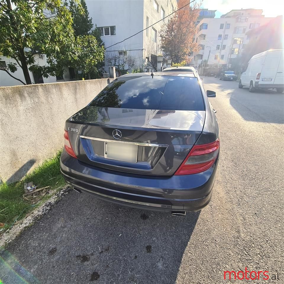 2011' Mercedes-Benz C 300 photo #5