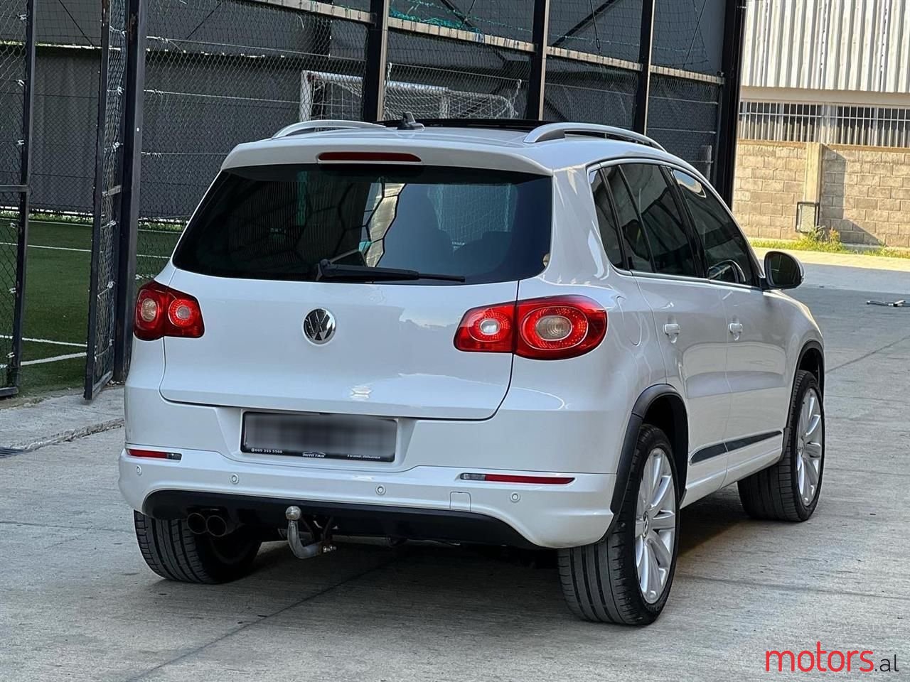 2011' Volkswagen Tiguan photo #1