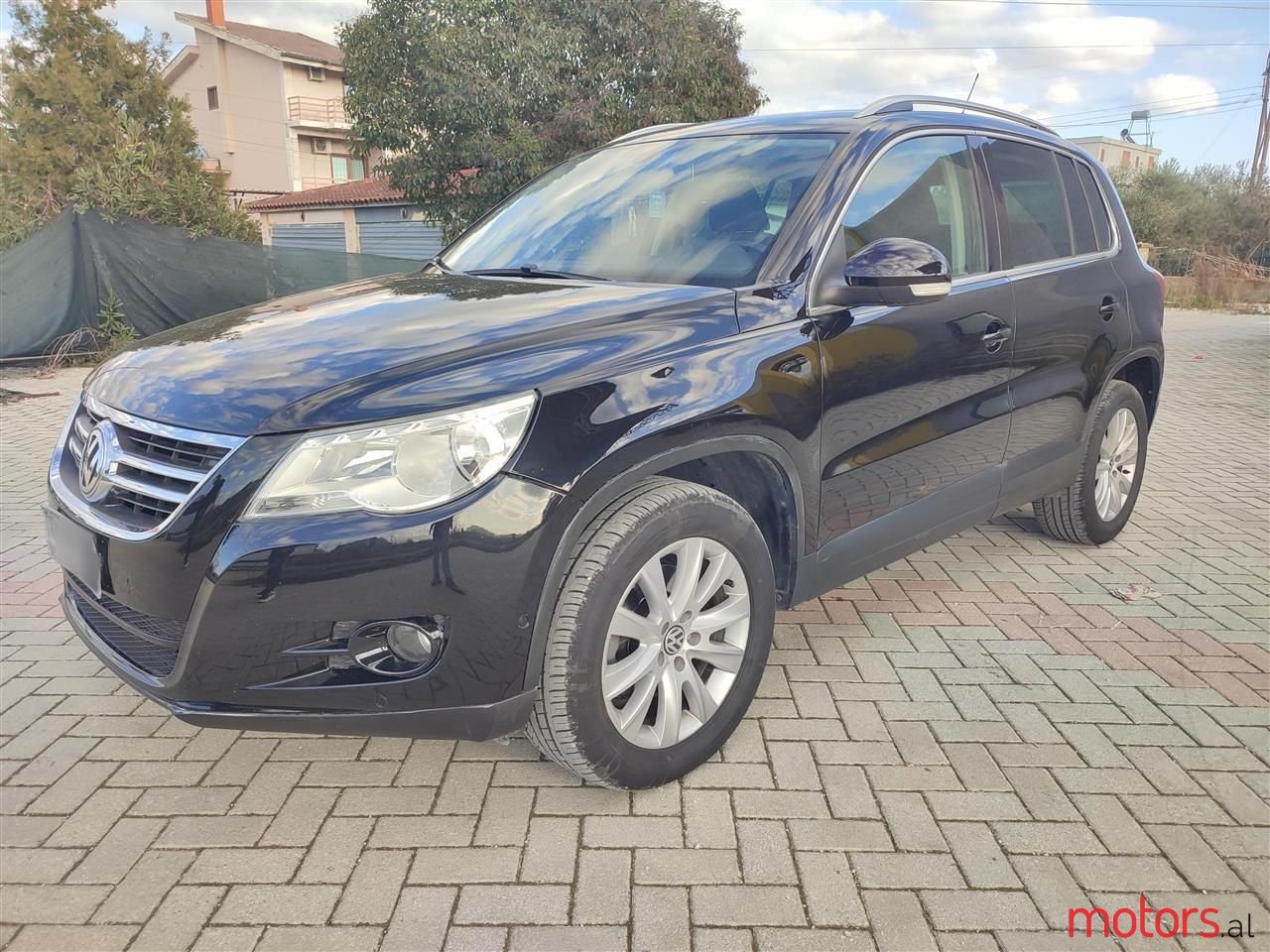 2010' Volkswagen Tiguan photo #3