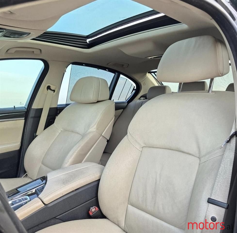 2011' BMW 530 photo #3