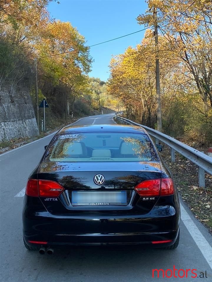 2011' Volkswagen Jetta photo #2
