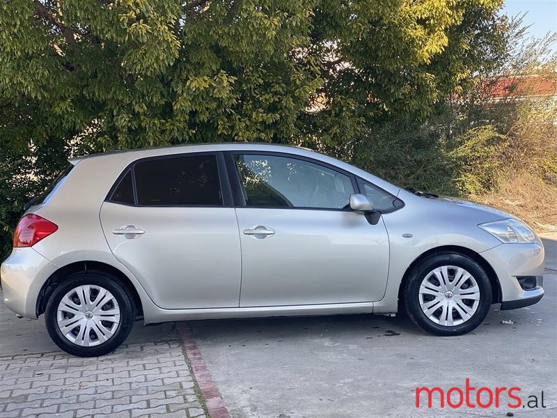 2007' Toyota Auris photo #2
