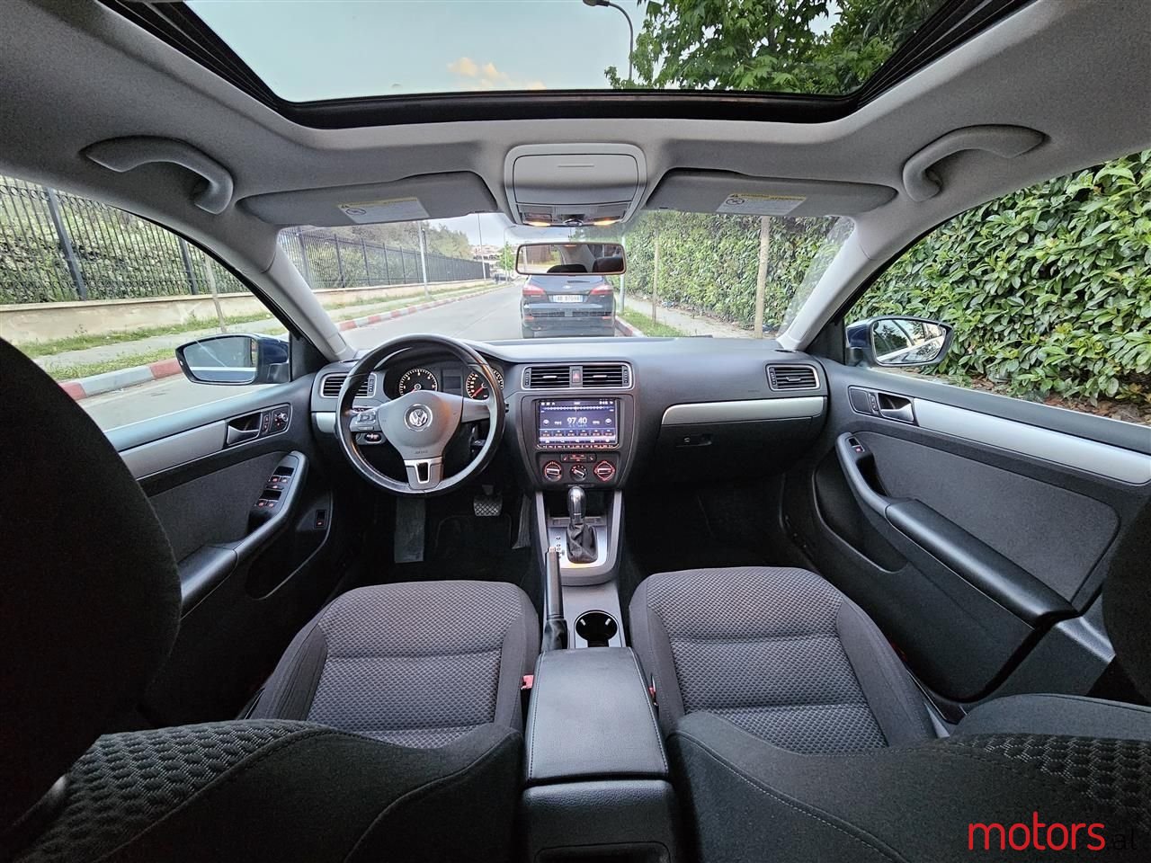 2015' Volkswagen Jetta photo #2