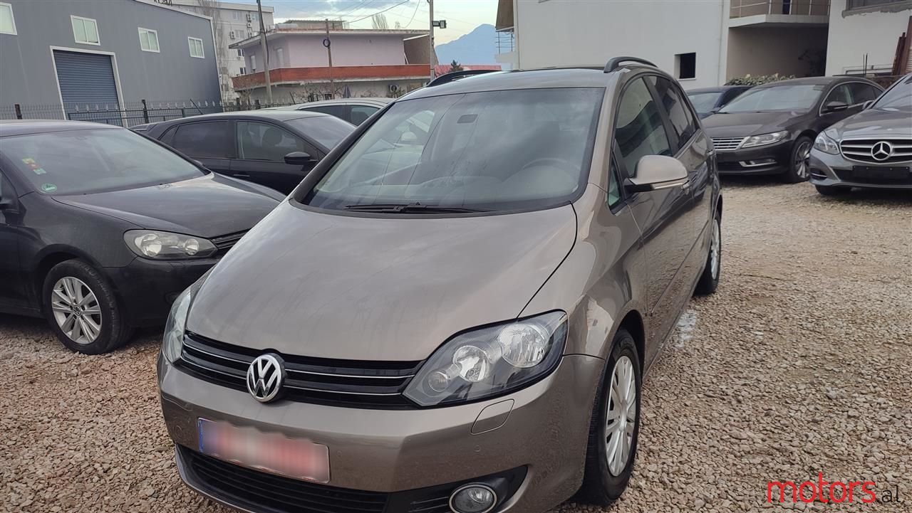 2009' Volkswagen Golf Plus photo #1