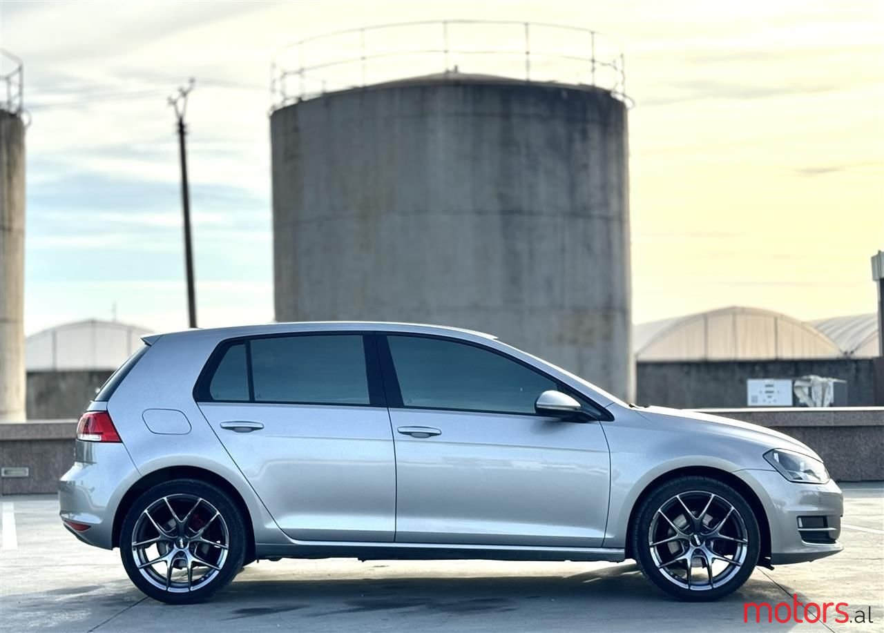 2014' Volkswagen Golf photo #6