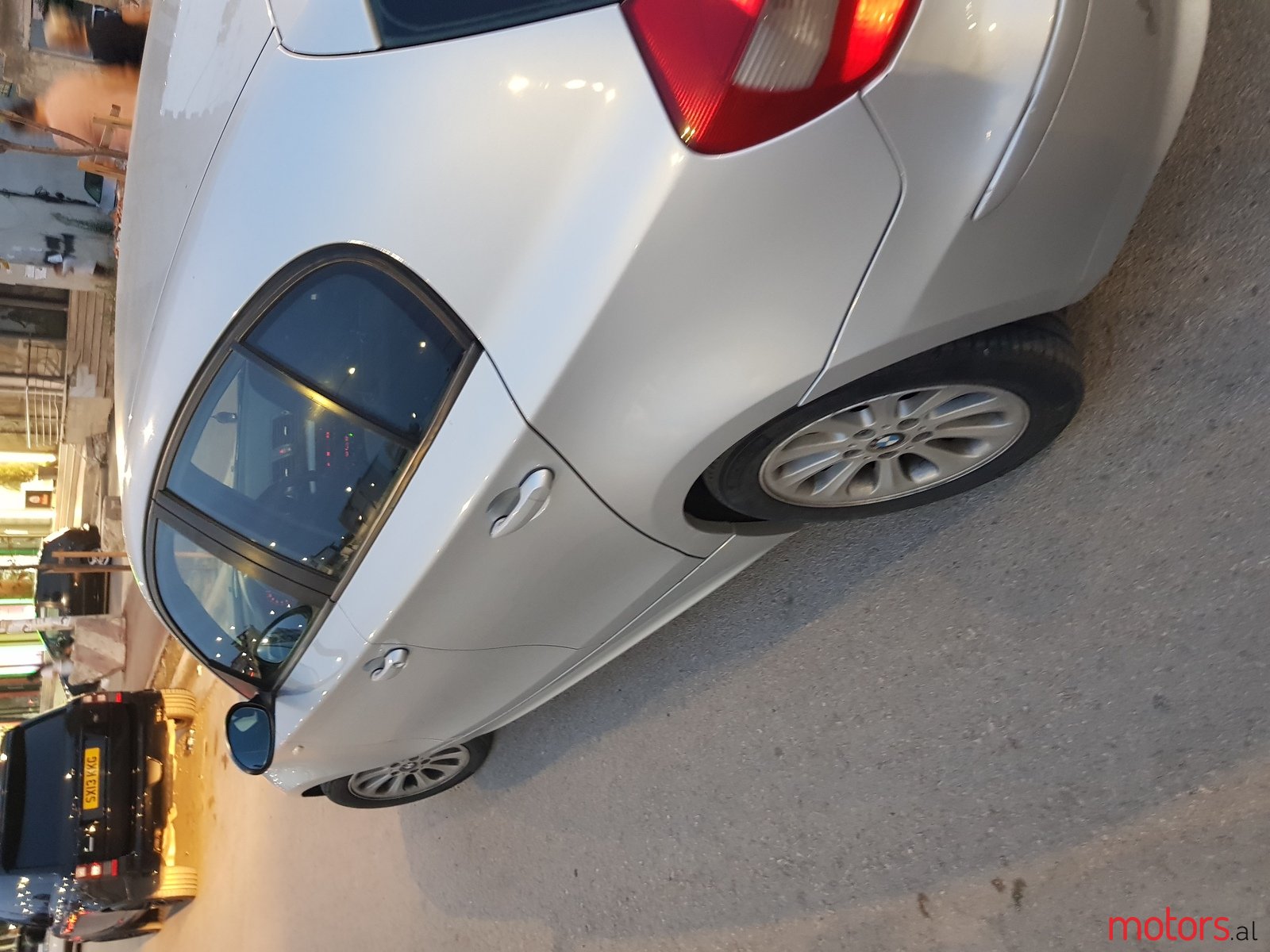 2006' BMW 1 Series 5 Door photo #3