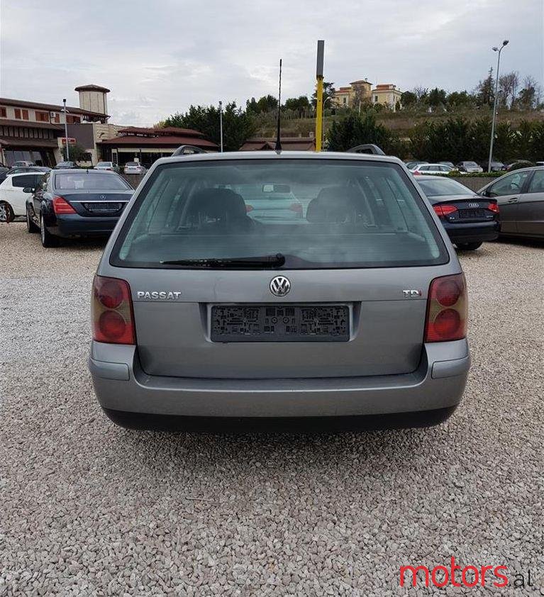 2002' Volkswagen Passat photo #1