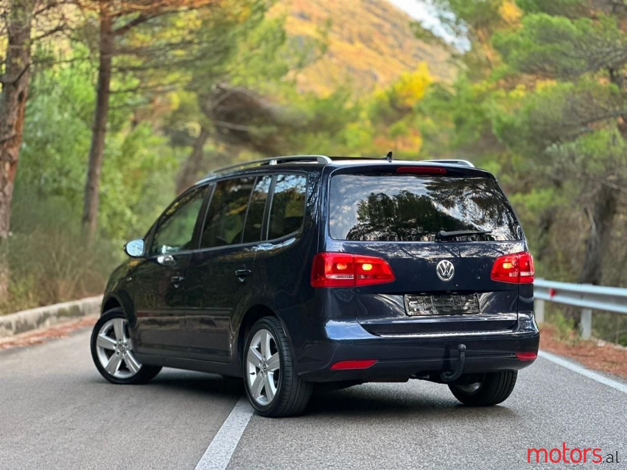2013' Volkswagen Touran photo #2