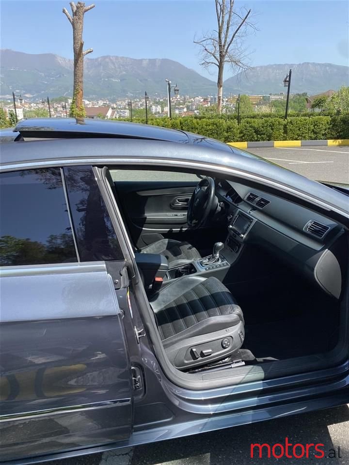 2011' Volkswagen photo #2