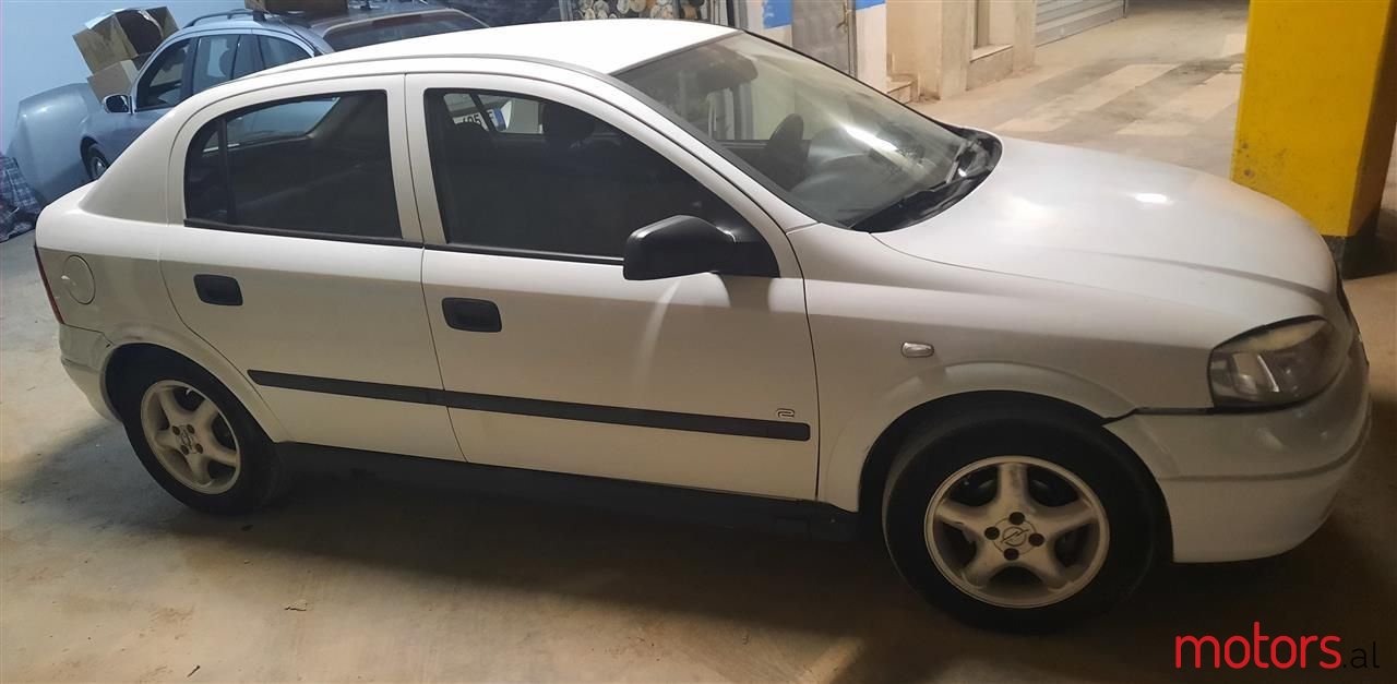 2005' Opel Astra photo #1