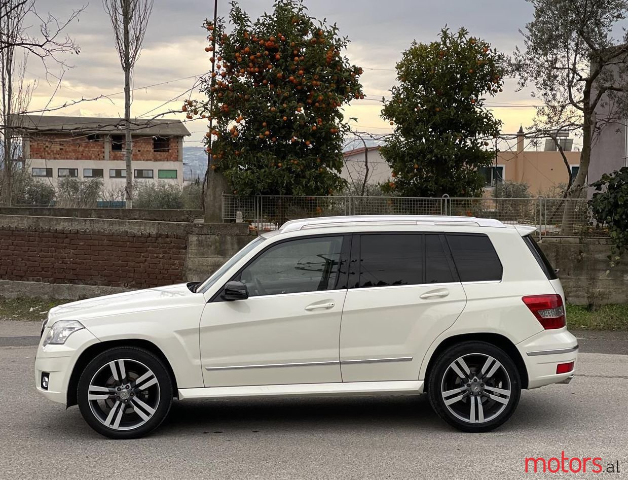 2011' Mercedes-Benz GLK 350 photo #1