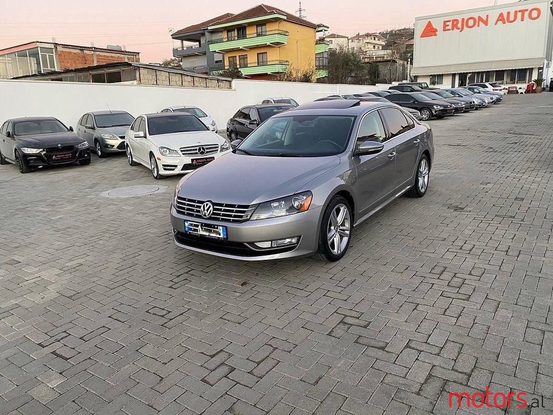 2012' Volkswagen Passat photo #1