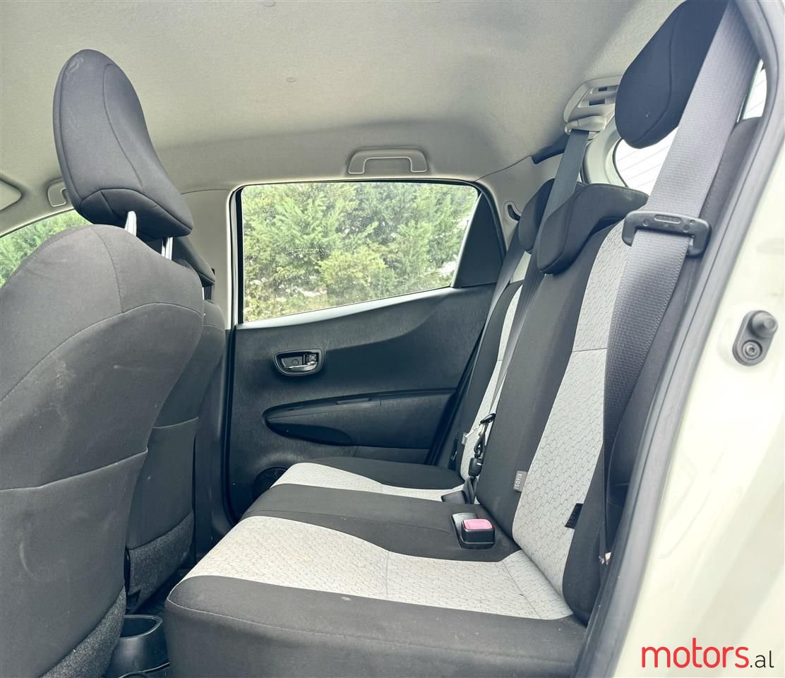 2012' Toyota Yaris photo #3