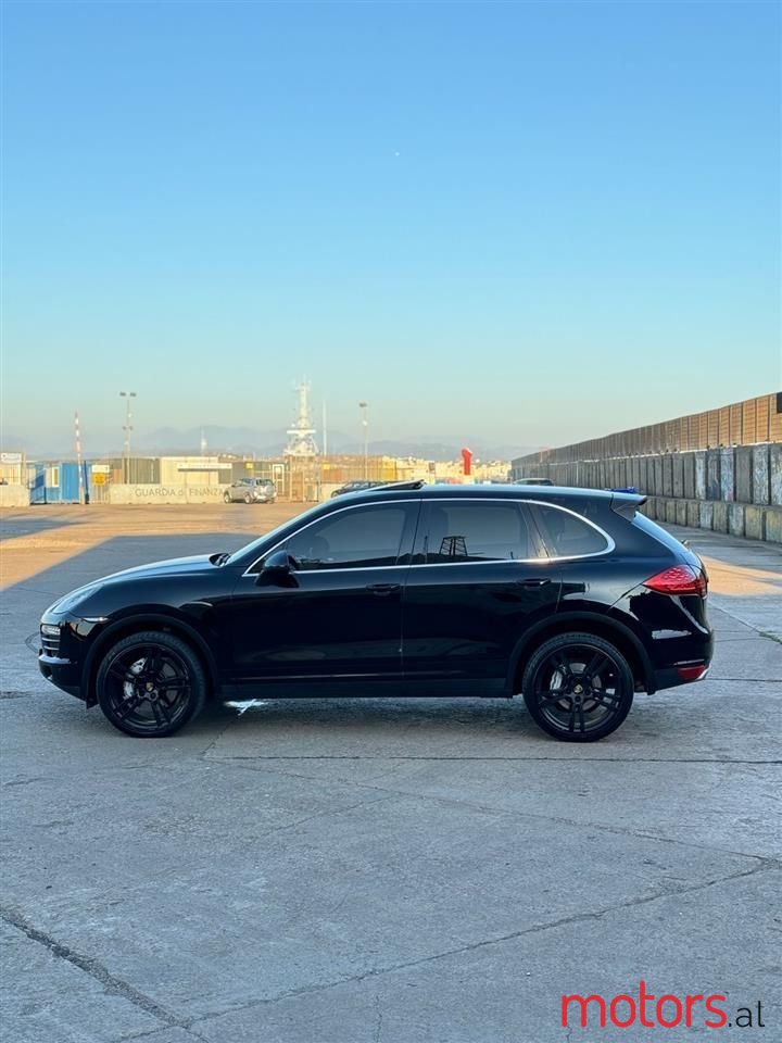 2011' Porsche Cayenne photo #4