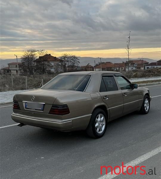 1990' Mercedes-Benz 200 photo #3