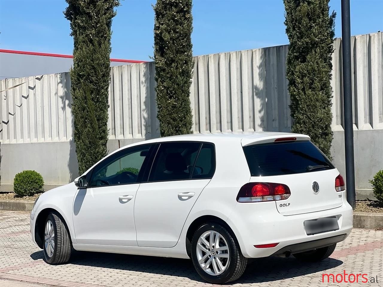 2011' Volkswagen Golf photo #4