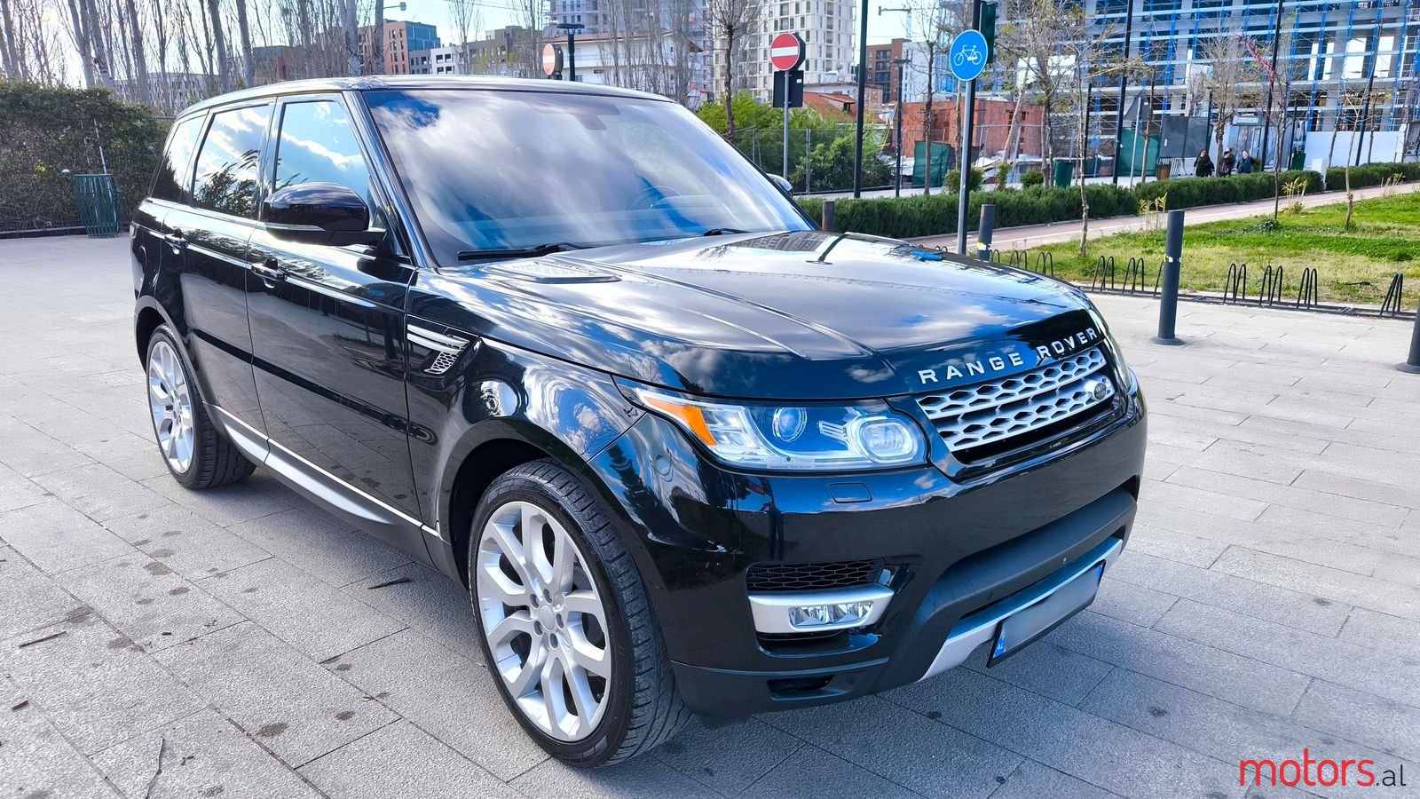 2016' Land Rover Range Rover Sport photo #3