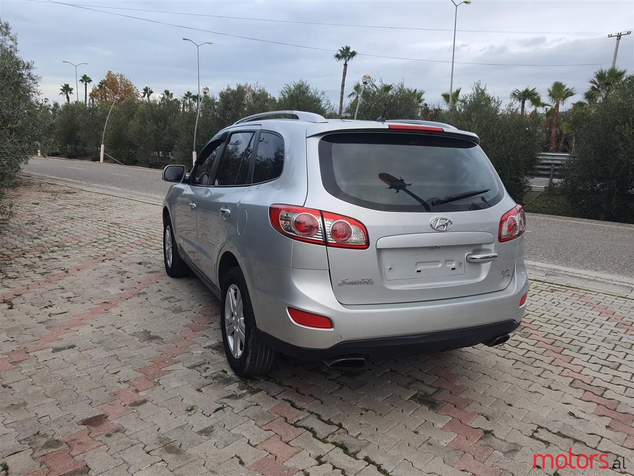 2011' Hyundai Santa Fe photo #3