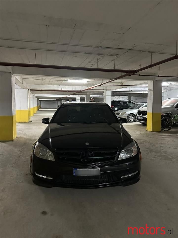 2011' Mercedes-Benz 300 photo #2