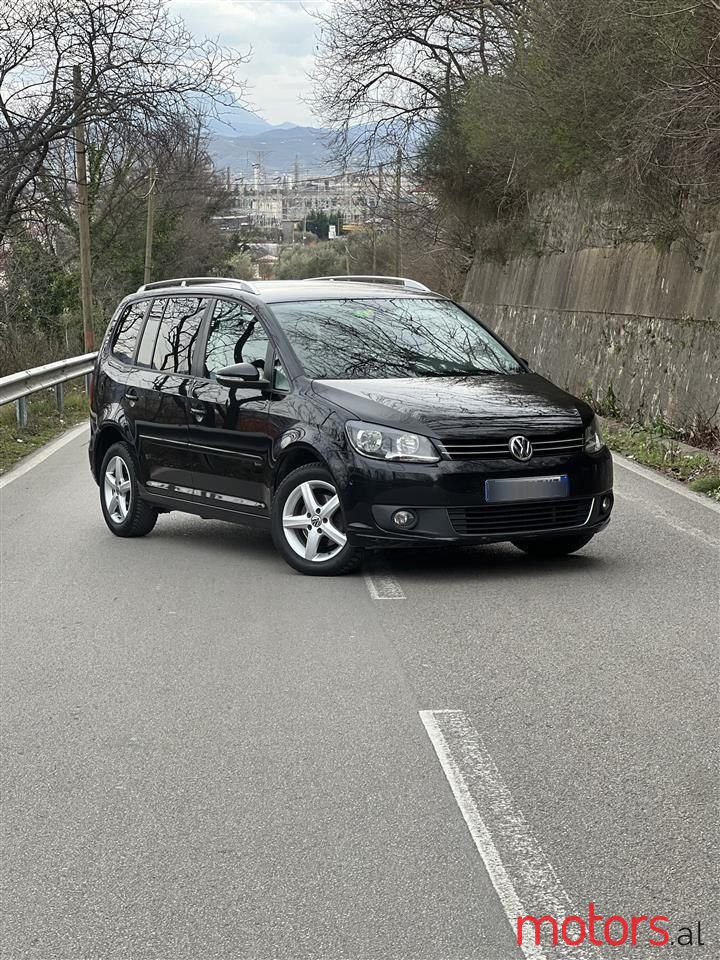 2011' Volkswagen Touran photo #2