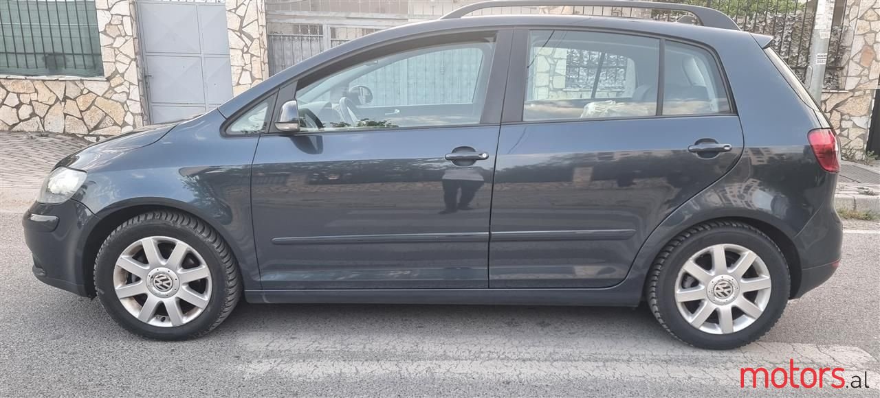 2008' Volkswagen Golf Plus photo #5