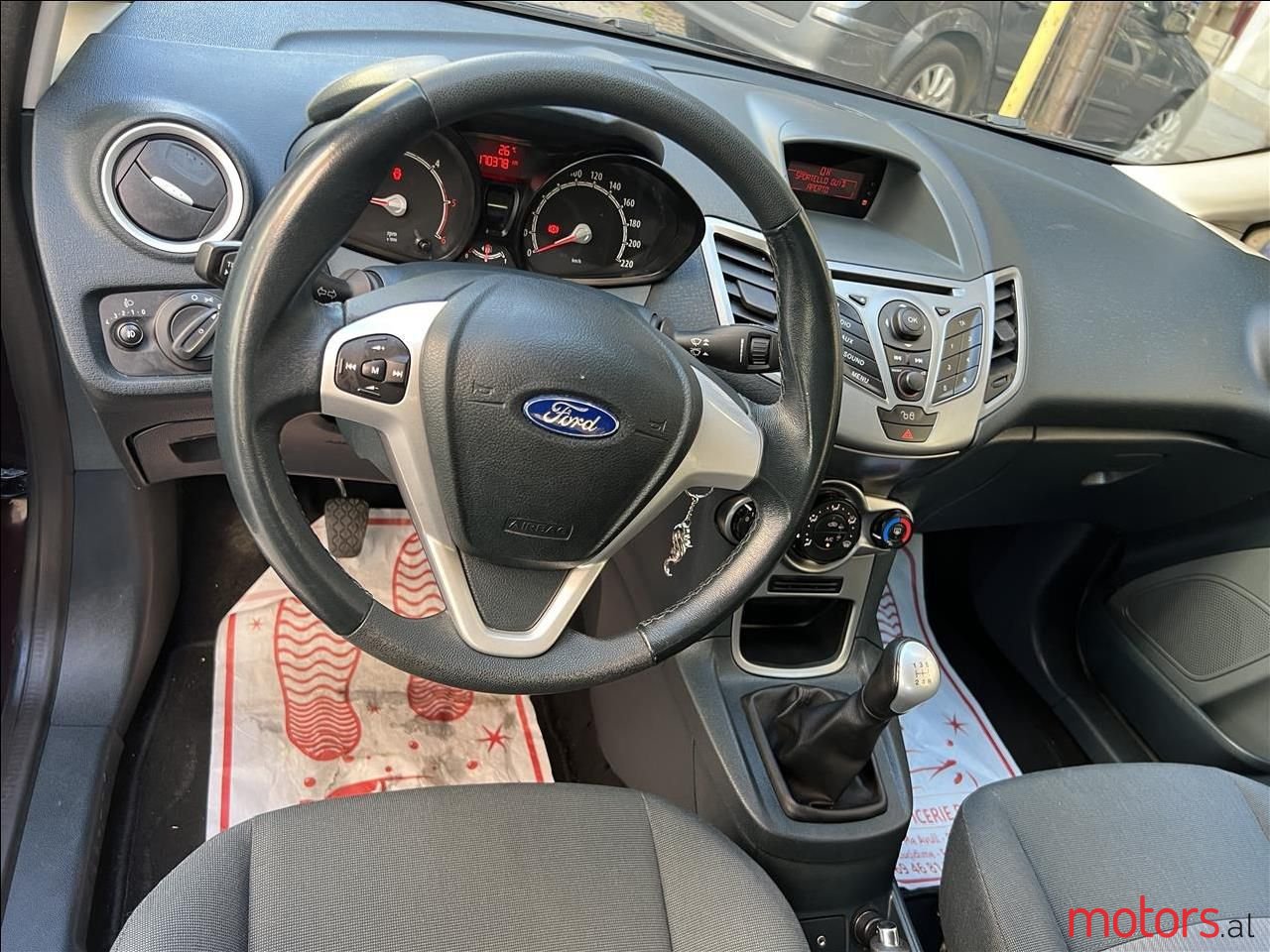 2011' Ford Fiesta photo #6