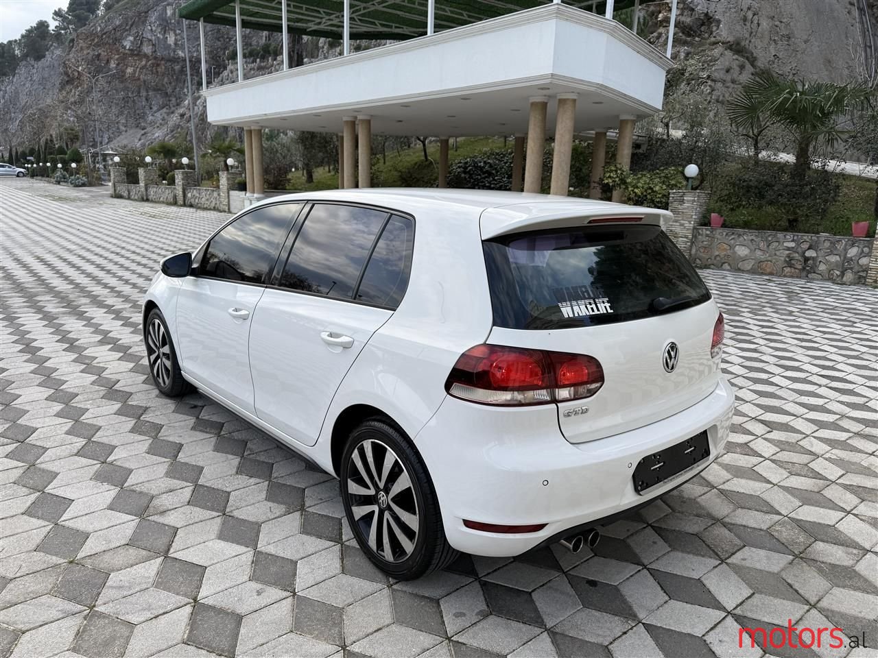 2010' Volkswagen Golf photo #2