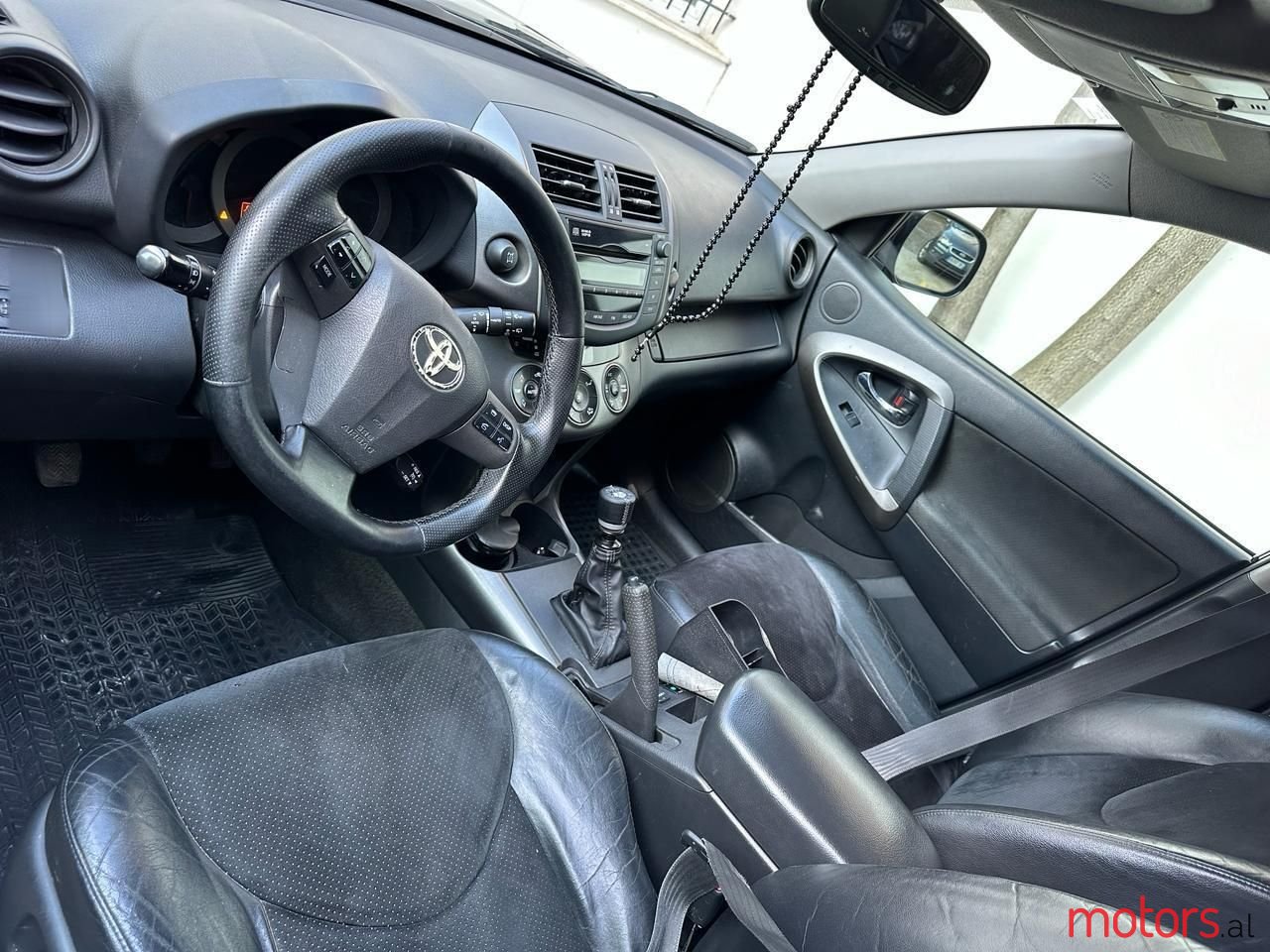 2010' Toyota RAV4 photo #4