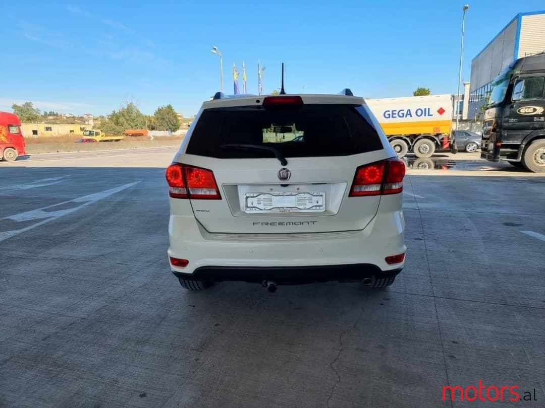 2013' Fiat Freemont photo #5