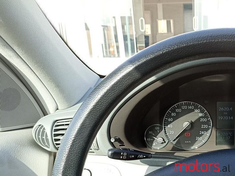 2005' Mercedes-Benz C 220 photo #3