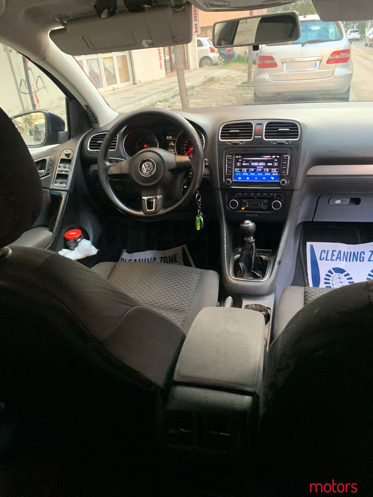 2009' Volkswagen Golf photo #6