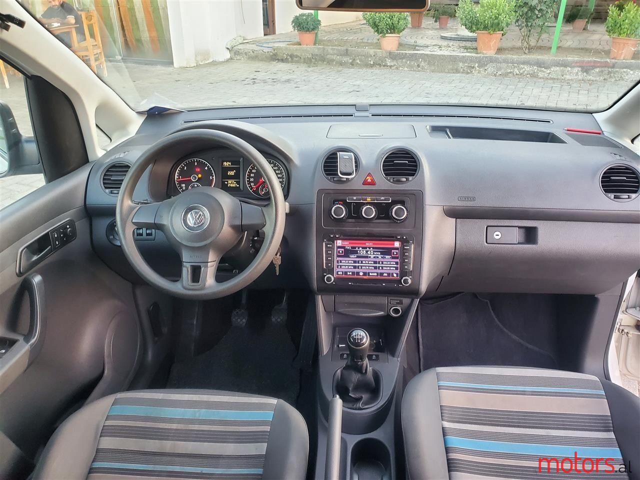 2012' Volkswagen Caddy photo #5