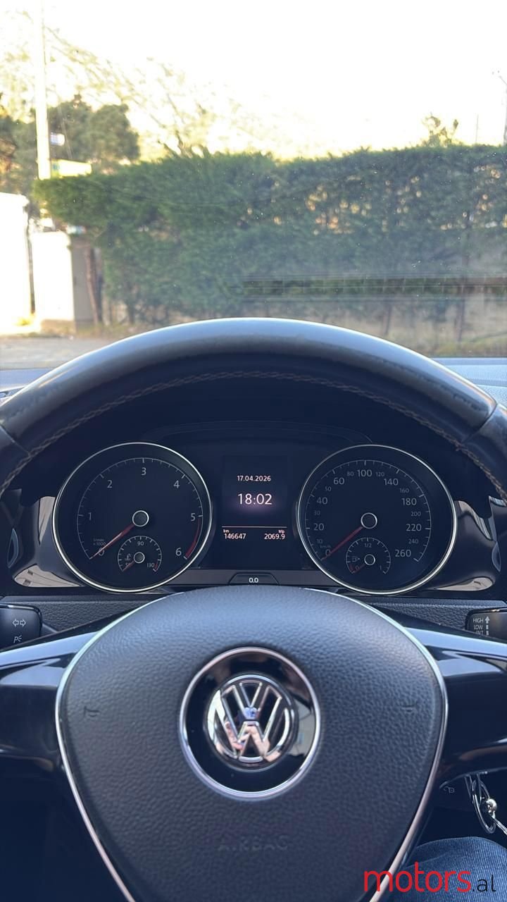 2015' Volkswagen Golf photo #6