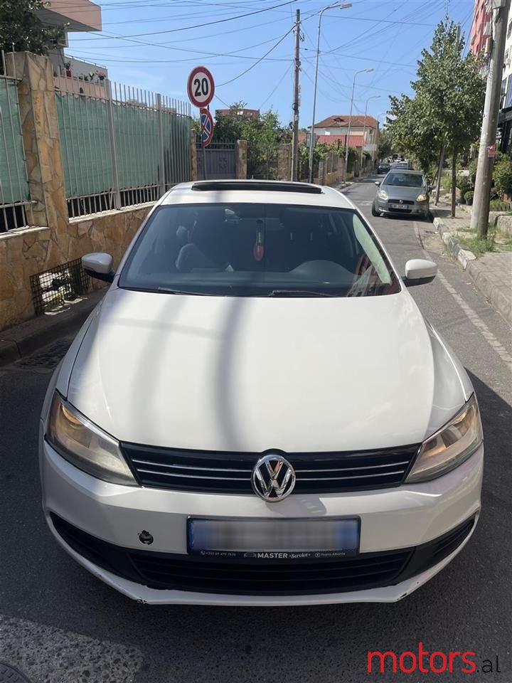 2012' Volkswagen Jetta photo #1
