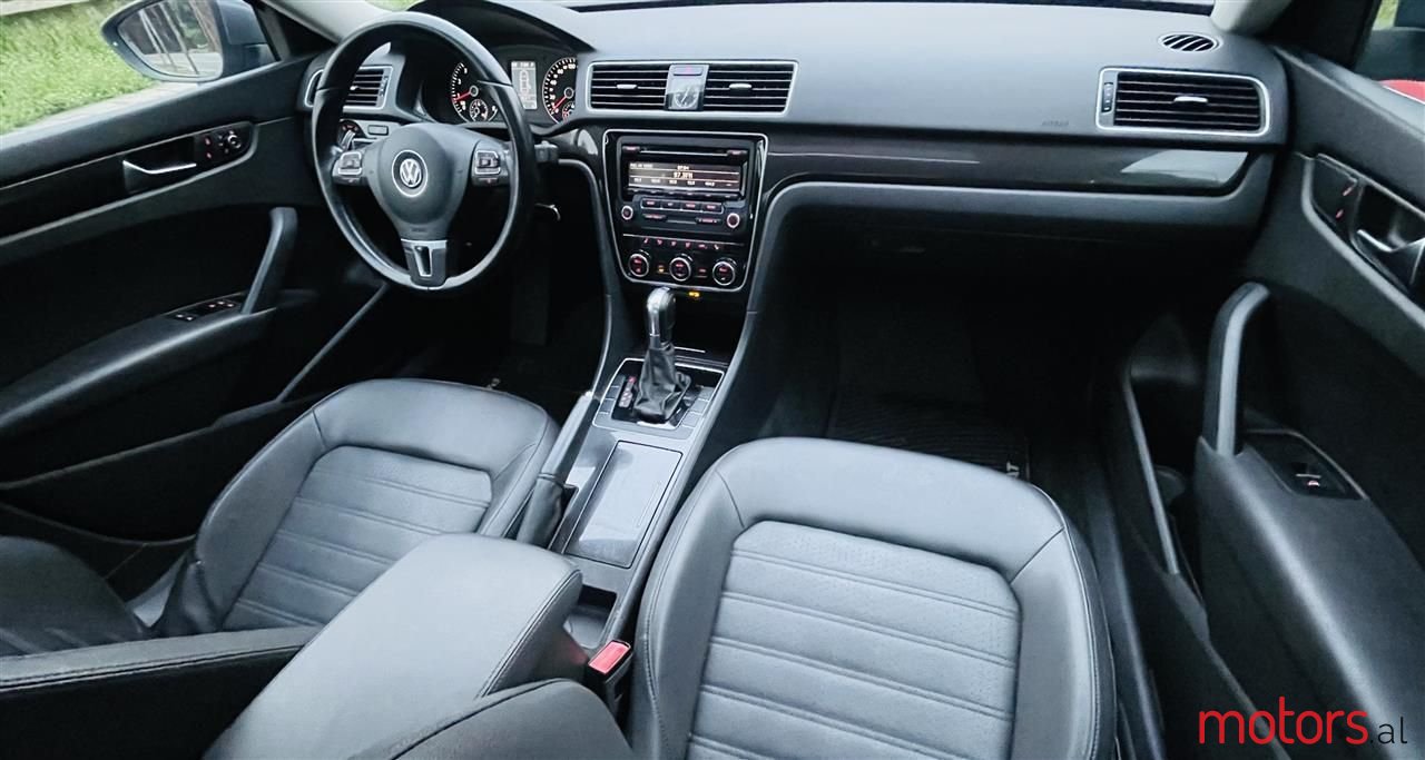 2012' Volkswagen Passat photo #6