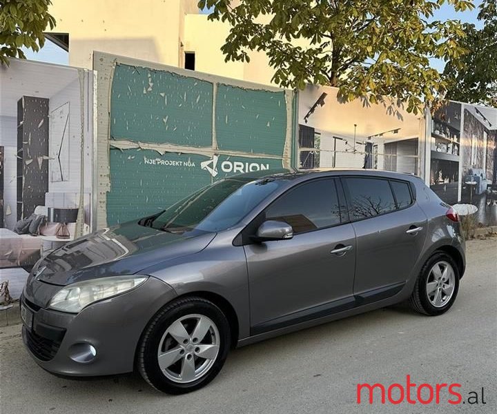 2010' Renault Megane photo #6