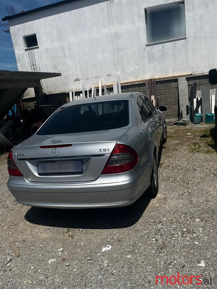 2007' Mercedes-Benz E 200 photo #2