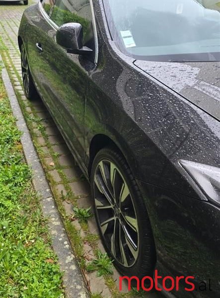 2010' Renault Laguna photo #2