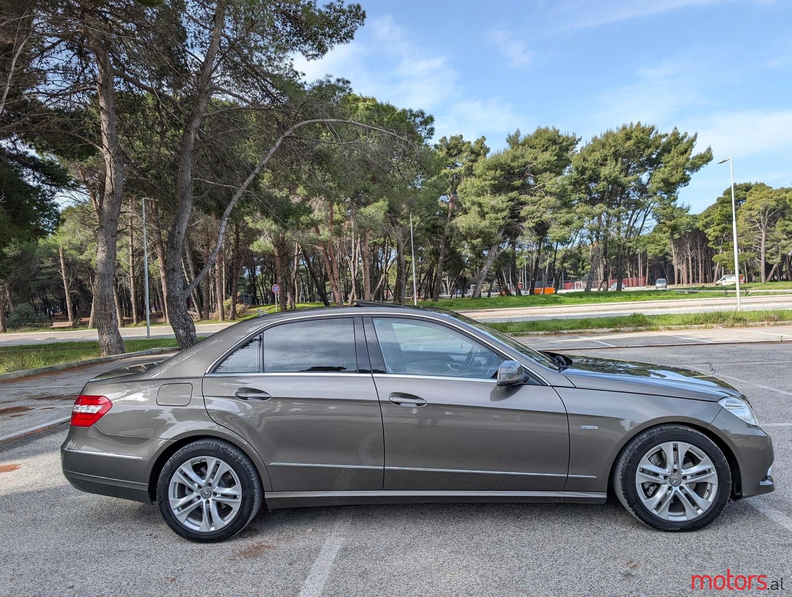 2009' Mercedes-Benz E 250 photo #4