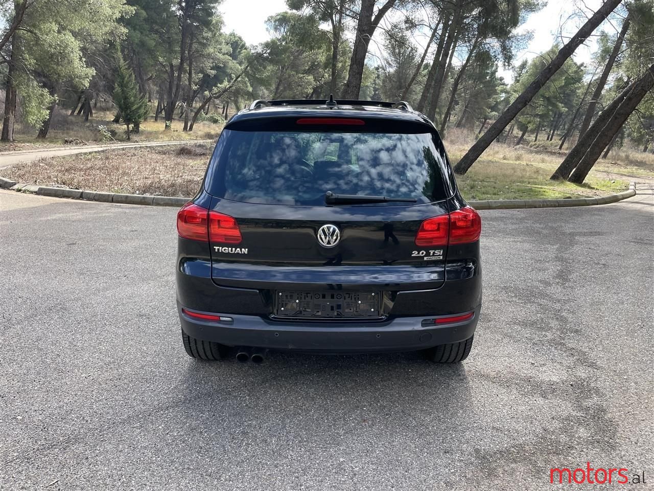 2012' Volkswagen Tiguan photo #2