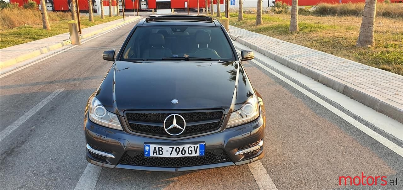 2012' Mercedes-Benz C 300 photo #5