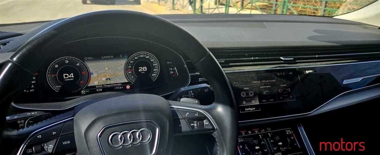 2019' Audi Q8 photo #5