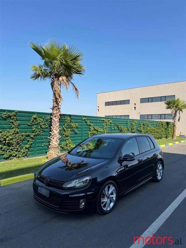 2011' Volkswagen Golf photo #3