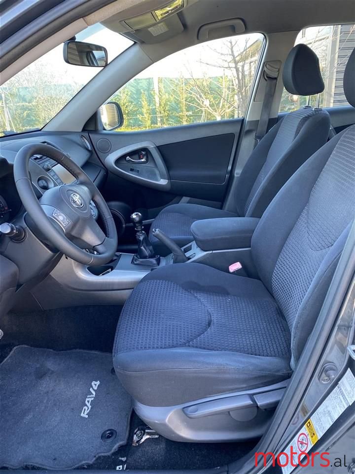 2006' Toyota RAV4 photo #3