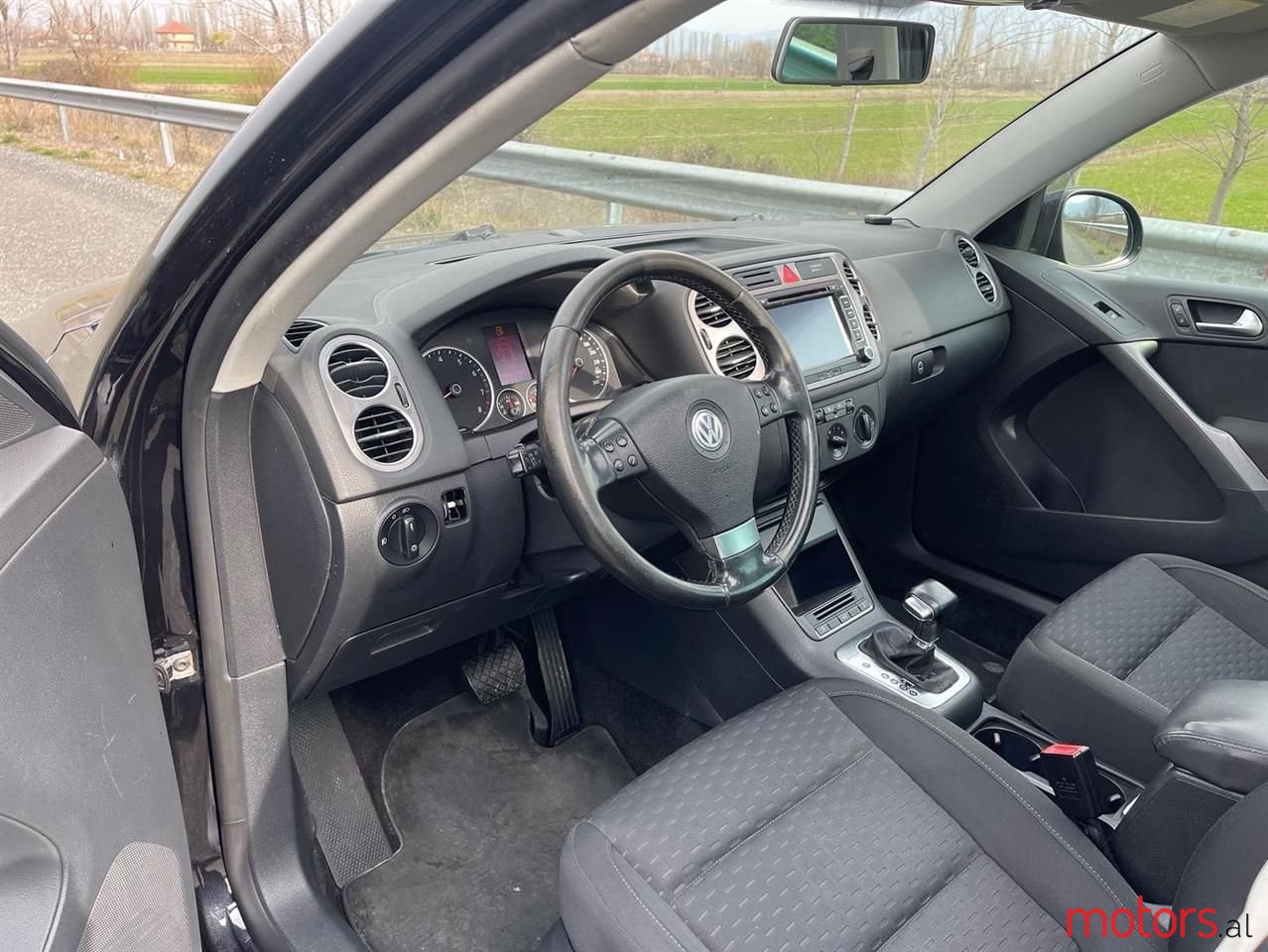 2010' Volkswagen Tiguan photo #6