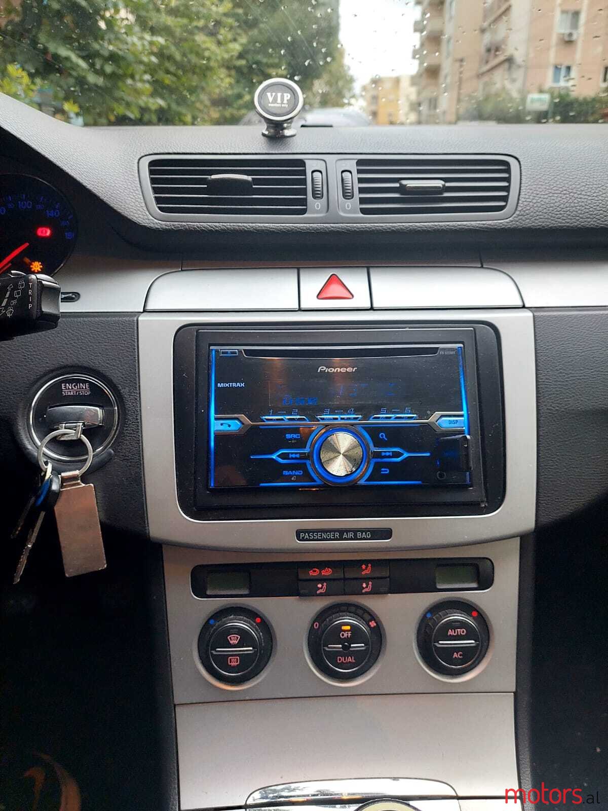 2008' Volkswagen Passat photo #4