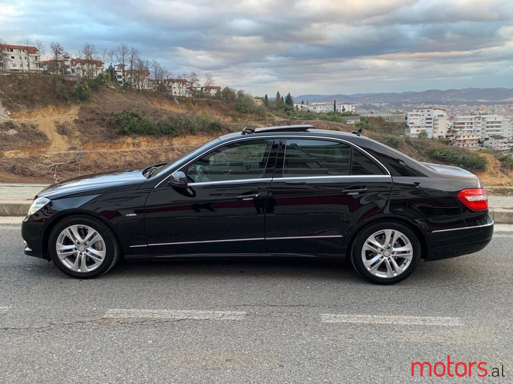 2011' Mercedes-Benz E 220 photo #5