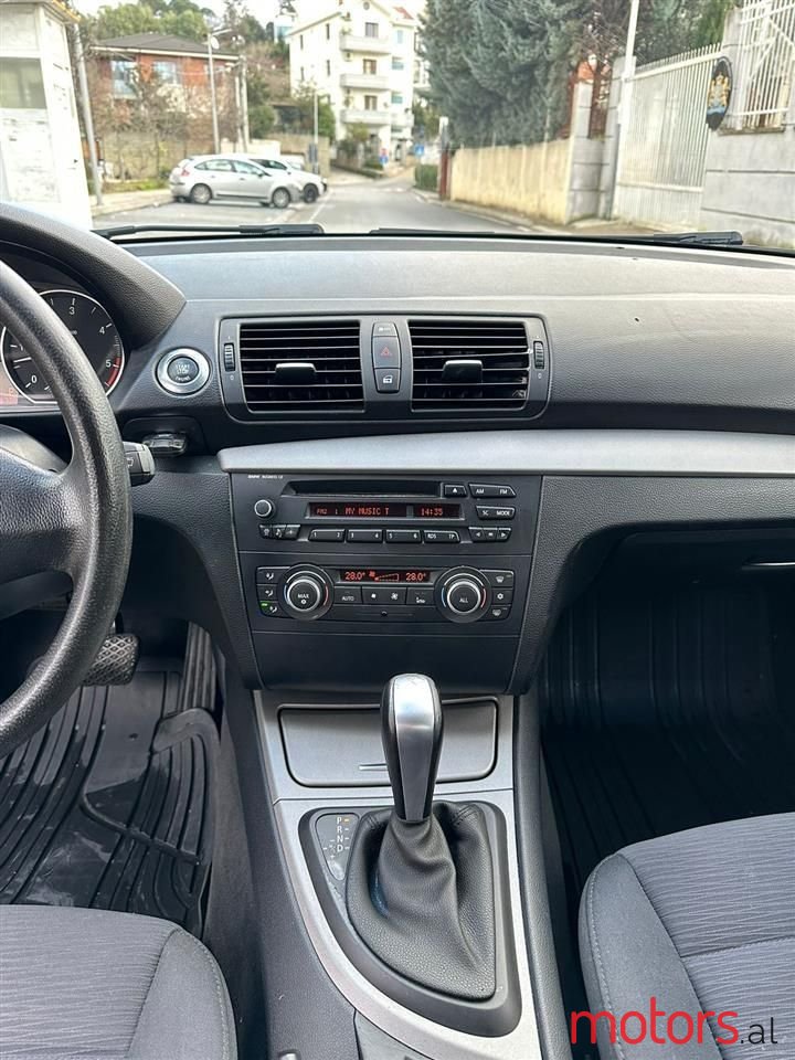 2011' BMW 118 photo #2